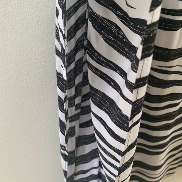 SZ SP Vix Paula Hermanny Black / White Zebra Stripe Cover-Up Kaftan - Picture 6 of 9